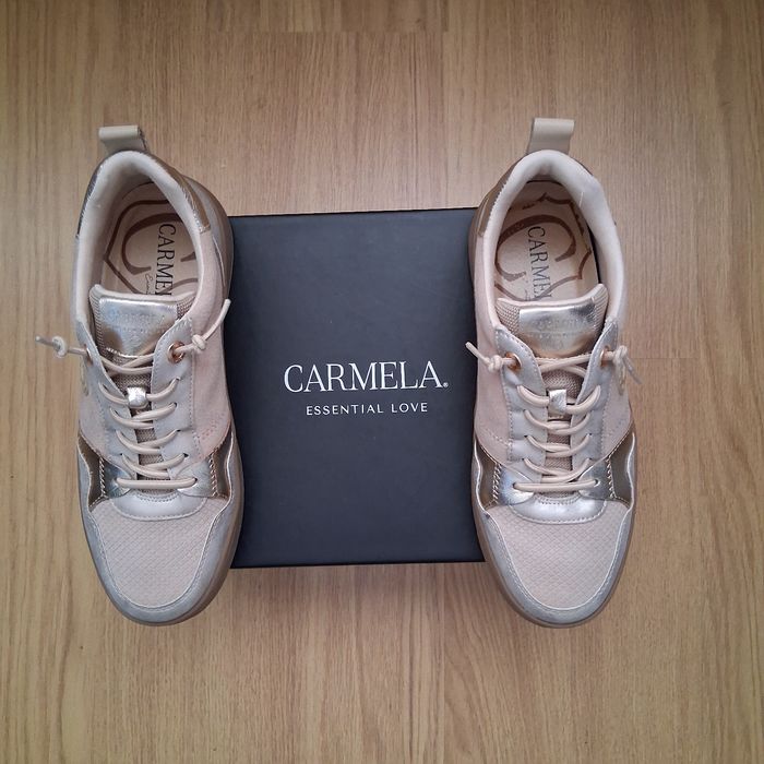 Sapatilhas marca Carmela