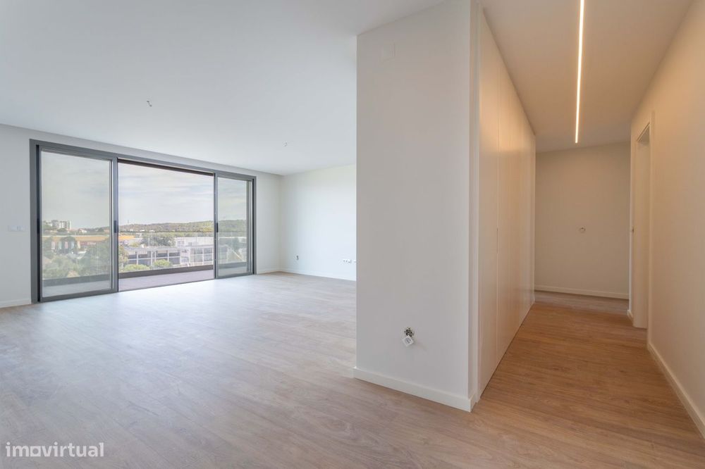 Apartamento T3 Novo a Estrear | 3 Suites | Vista Rio | Garagem Box | C