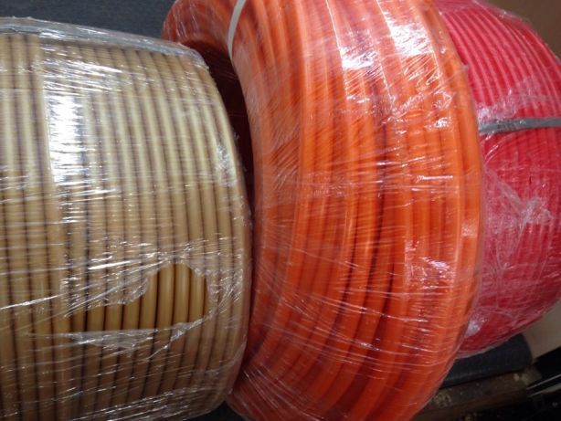 Коллектор и трубы для теплого пола в сборе