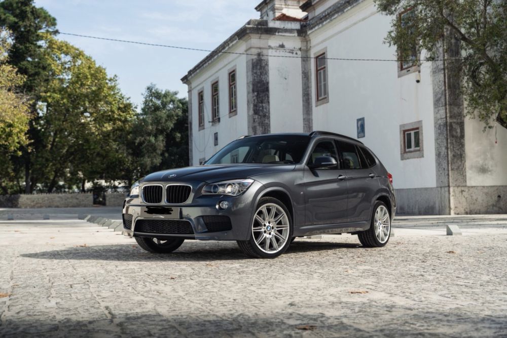BMW X1 25d Pack M Auto FULL EXTRAS (Carplay, Harman Kardon, Teto de Abrir, Bi-Xenon, etc.)