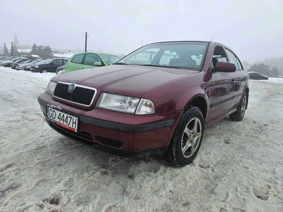 Skoda Octavia 2000r/1.6 benzyna/101KM/manual/sedan/okazja