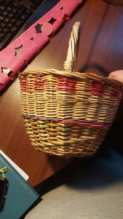 Плетений кошик з лози