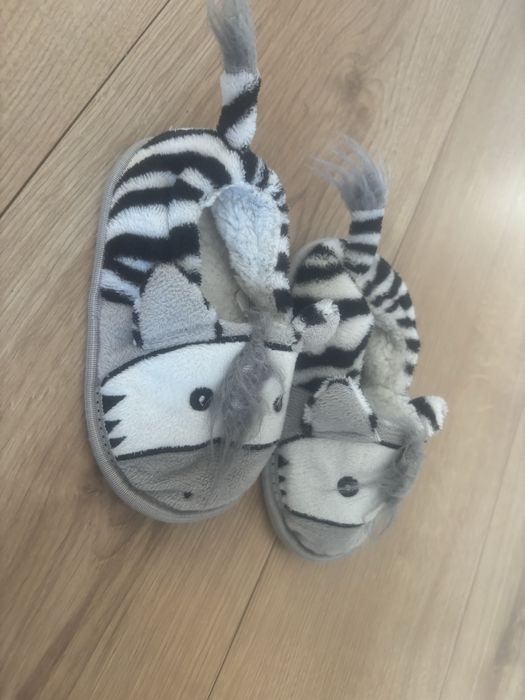 Kapcie rozmiar 24