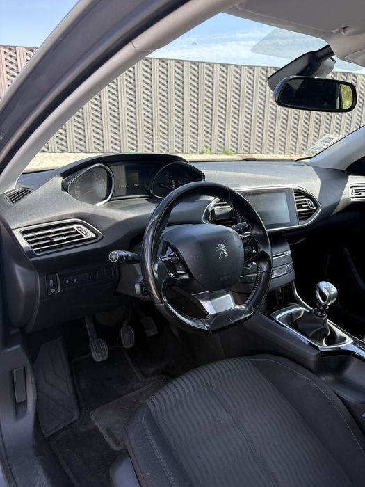 Peugeot 308 — fotografia 4