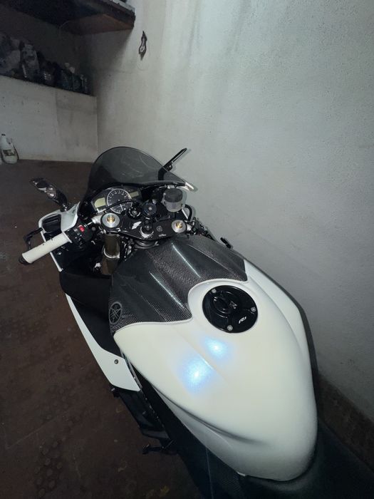 Yamaha R1 1000cc