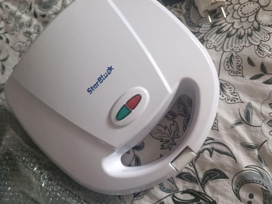 Opiekacz z wymiennymi płytkami