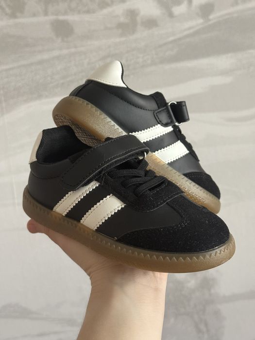 Кросівки, кеди (нові)