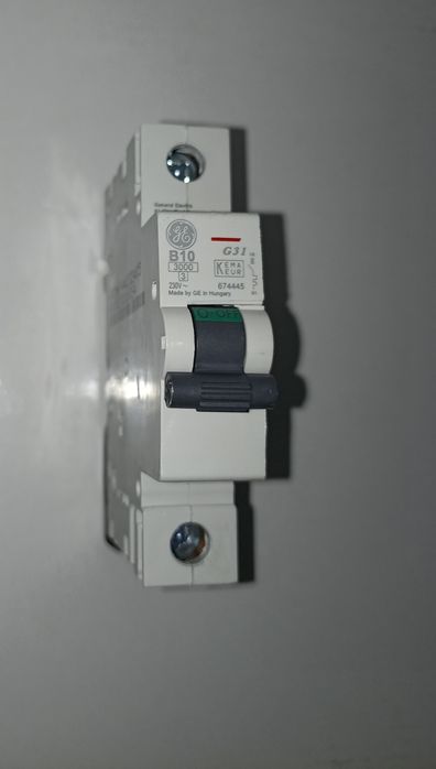 Disjuntores 10A da GE