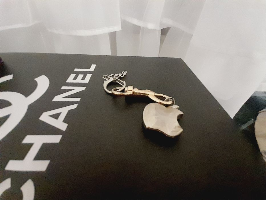 Brelok jabłko Apple iPhone w kolorze srebra