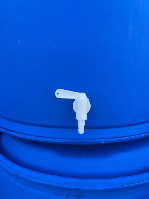 Zbiornik na deszczówkę 290L – beczki plastikowe z kranikiem i pokrywą