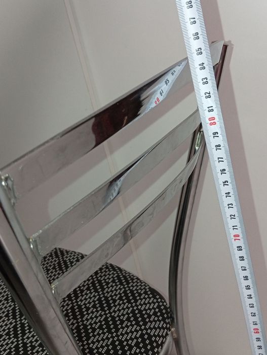 Стілець кухонний на металевому каркасі (хром)