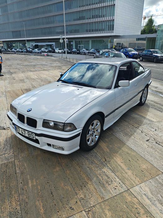 BMW 318 is coupé