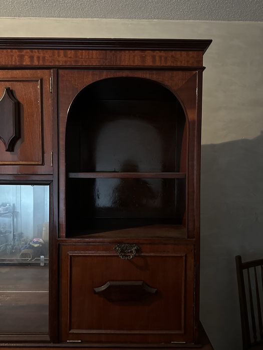 Móvel antigo em bom estado