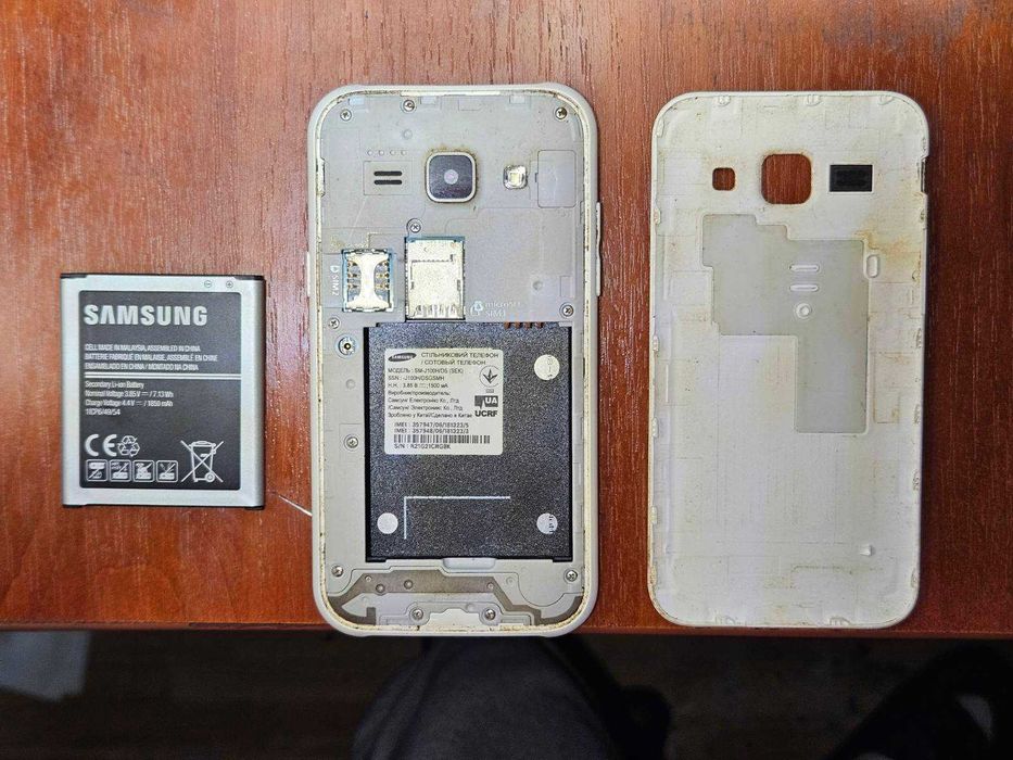 Samsung Galaxy J1 (SM-J100H)
