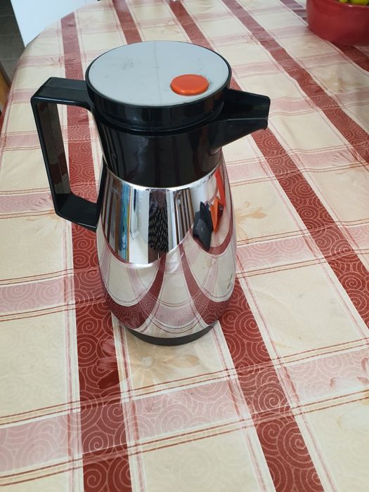 Jarro térmico para calor ou frio