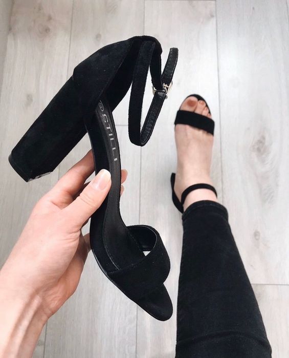 Босоножки на ремешке / обувь женская