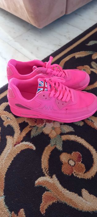 Tenis rosa novos