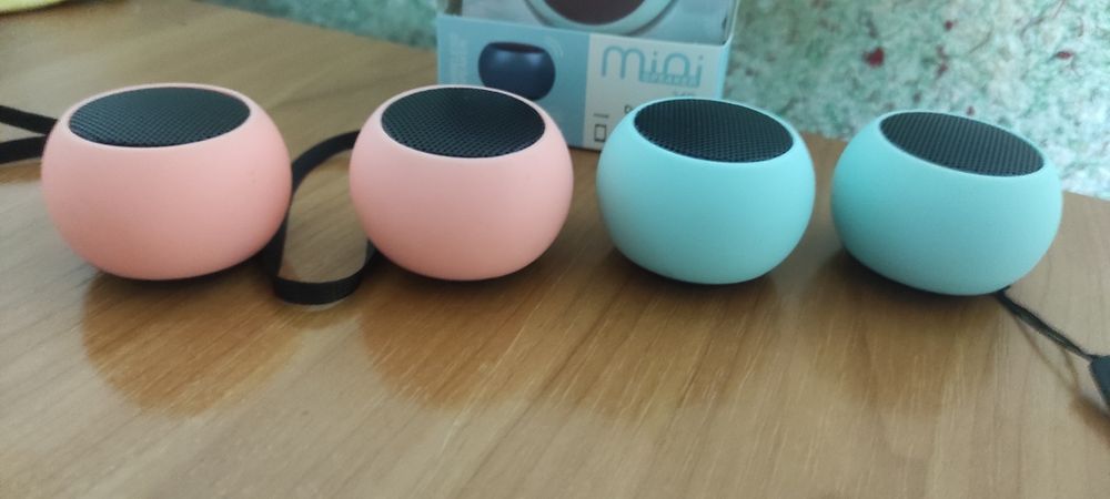 Самые маленькие TWS блютуз колонки работают в паре