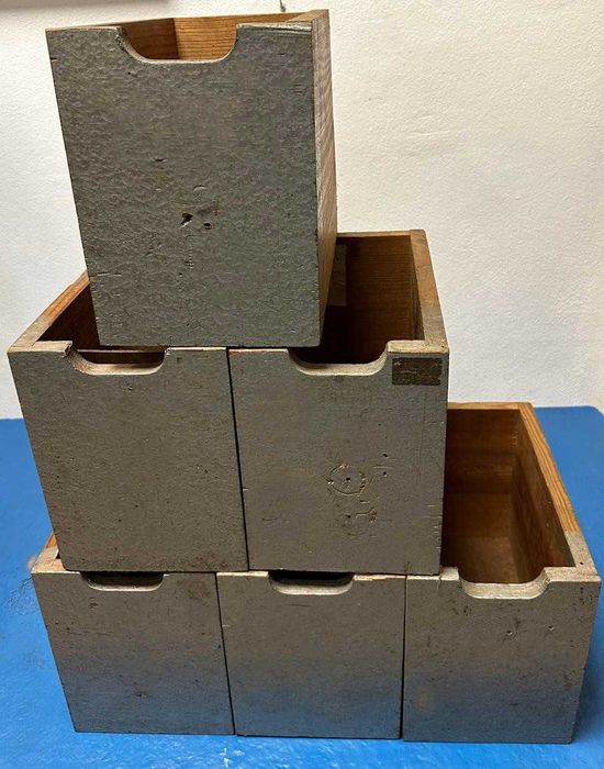 Gavetas antigas, caixas dispensadoras em madeira, 65 unidades