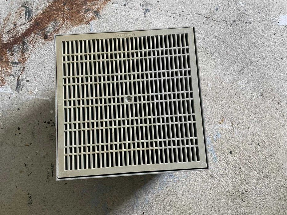 Caixa polipropileno cinzenta c/Grelha 43x43