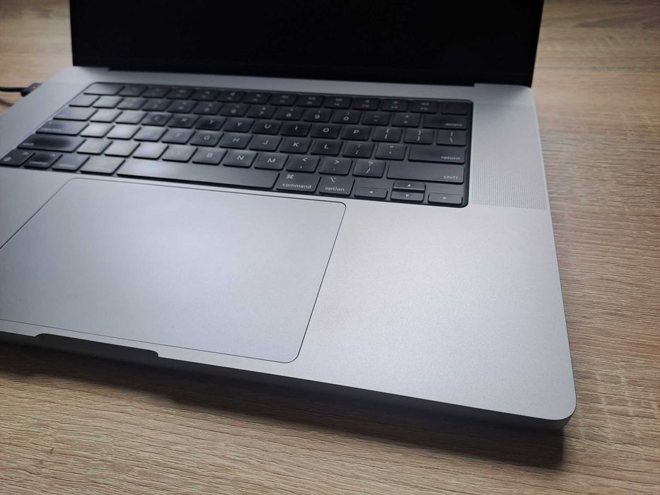 MacBook Pro M1 Max 16'' 64GB RAM dysk 4TB 10 cores z pudełkiem