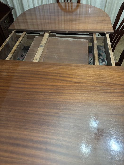 Mesa e cadeiras para 6 pessoas