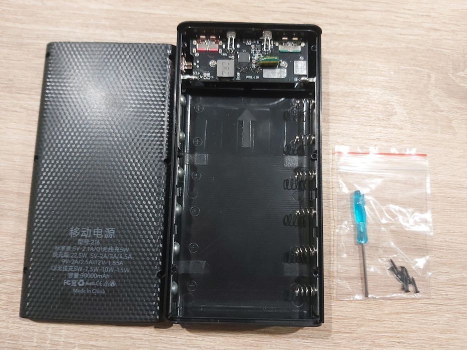 Корпус для Power Bank на 6 акумуляторів 21700 зі швидкою зарядкою