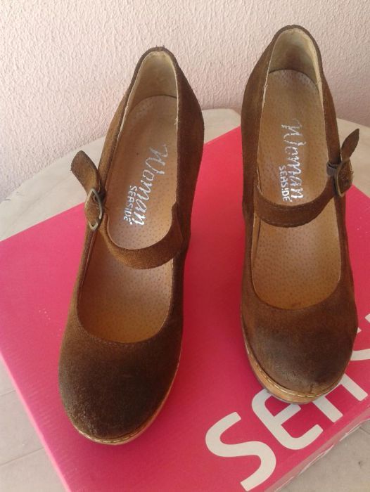 Sapatos salto alto senhora