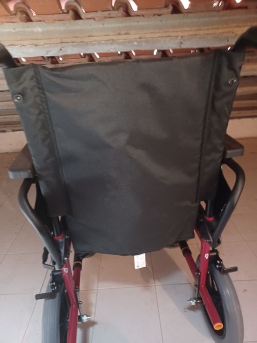 Cadeira de rodas como nova