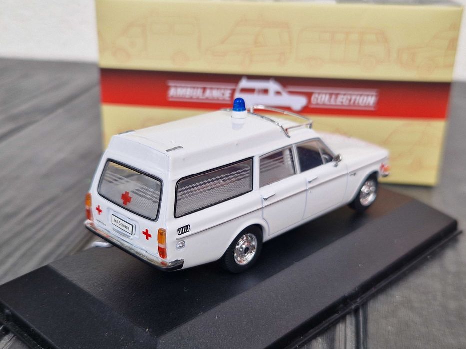 Volvo 145 Express Ambulans 1:43