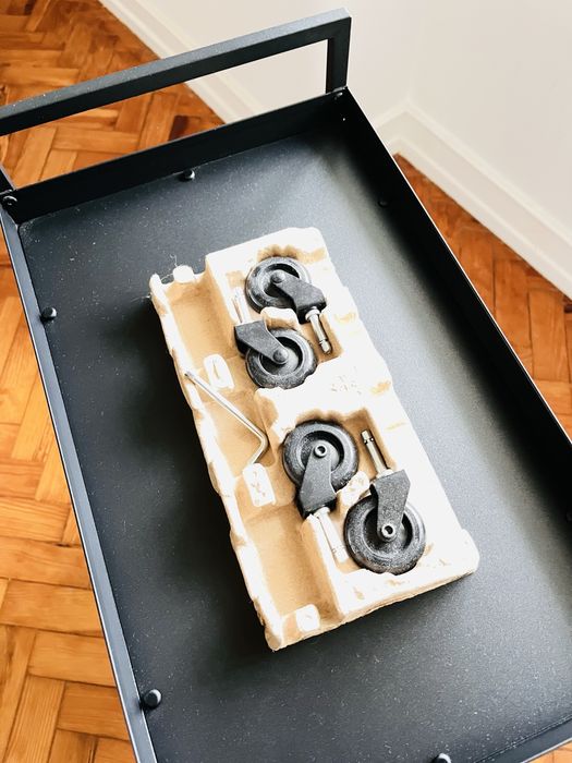 Carrinho de Arrumação em Metal