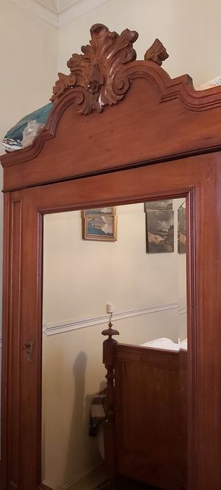 Oportunidade! Cama e Roupeiro "Vintage" (antigo e em madeira)