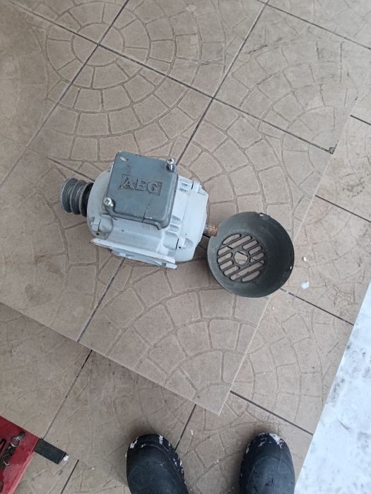 Двигун 0.75 кВт 1400 об/хв 220/380 (мотор провірений робочий)