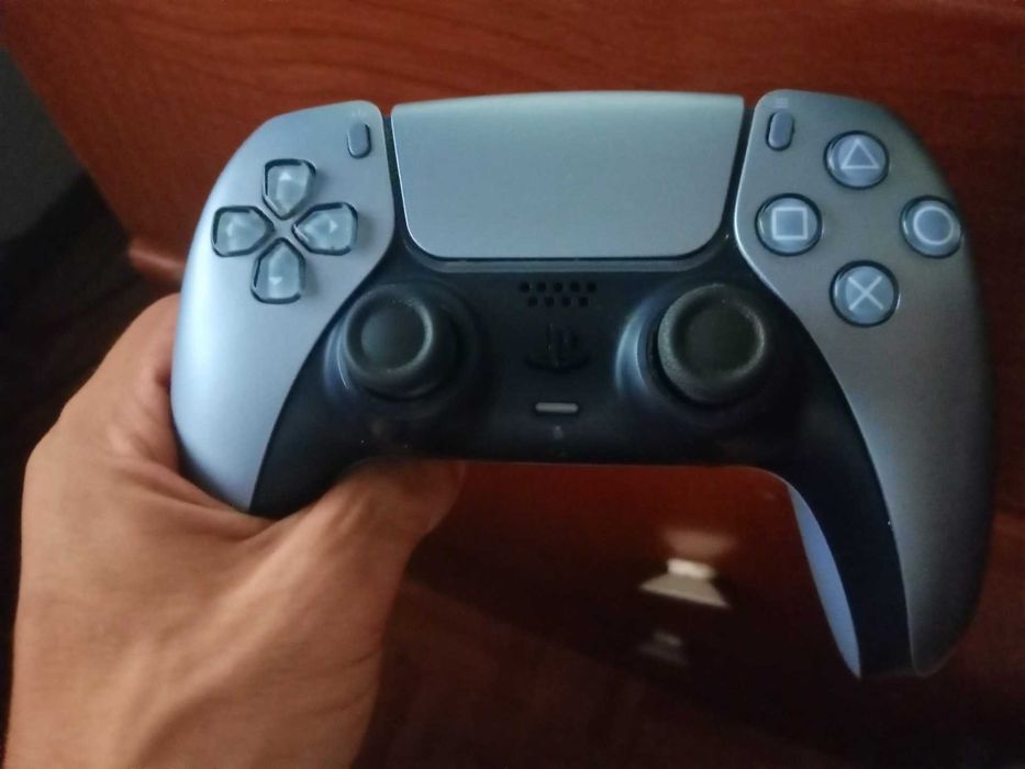 Comando original PS5 Sterling Silver