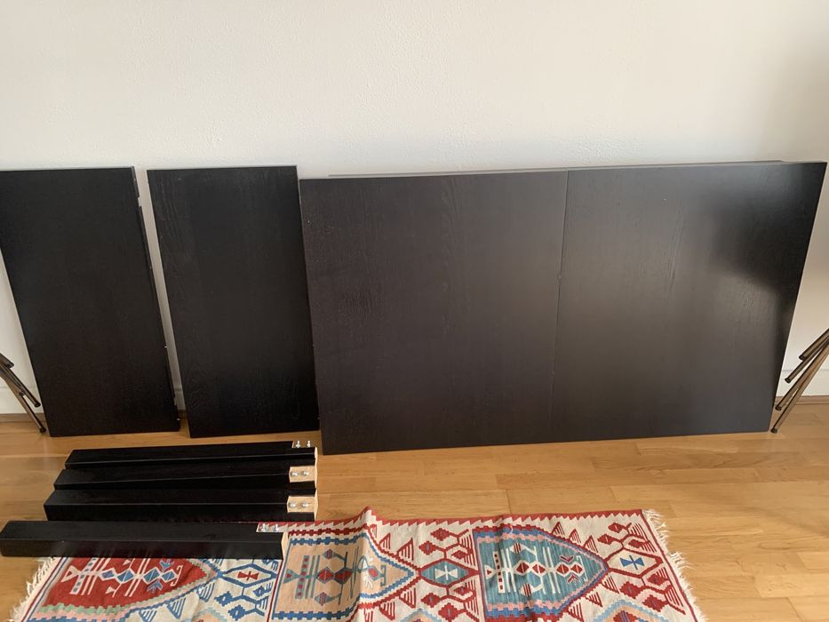 Conjunto de sala de jantar: mesa, 9 cadeiras e espelho