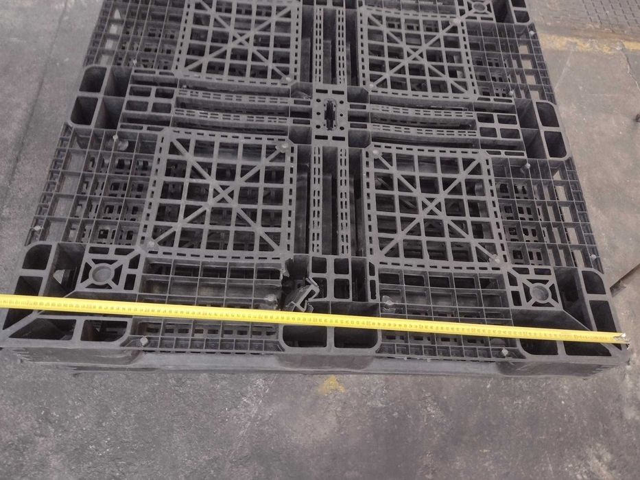 sprzedaję plastikowe i drewniane palety