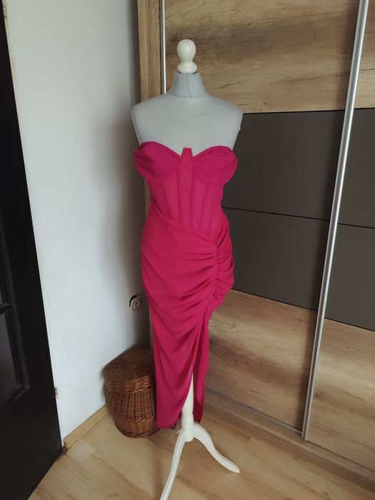 Różowa sukienka gorsetowa z marszczeniem r.42