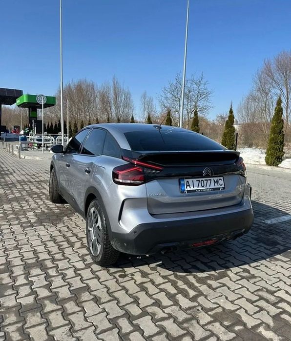 Машина Citroen C4 2021 року