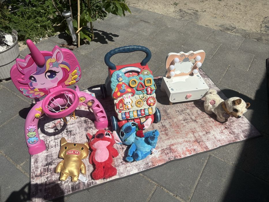 sprzedam zabawki dla dziecka, zabawki są używane lecz w bardzo dobrym stanie,