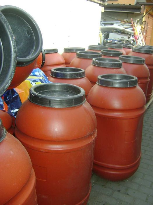 Na deszczowke -na wode-na szambo-sprzedam beczki -plastikowe -rozne pojemnosci Cena-od 50zl -110zl