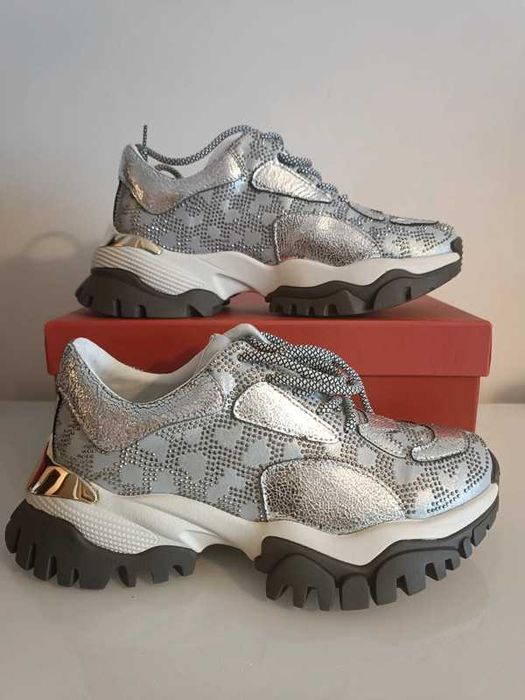 Sapatilhas prateadas com brilhos EXÉ, n.º 39 - NOVAS