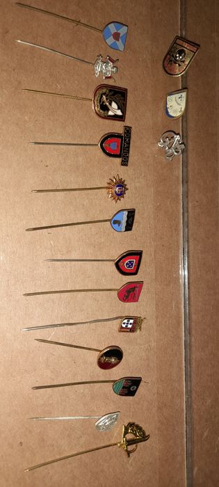 Vários itens de militaria / crachás/patchs