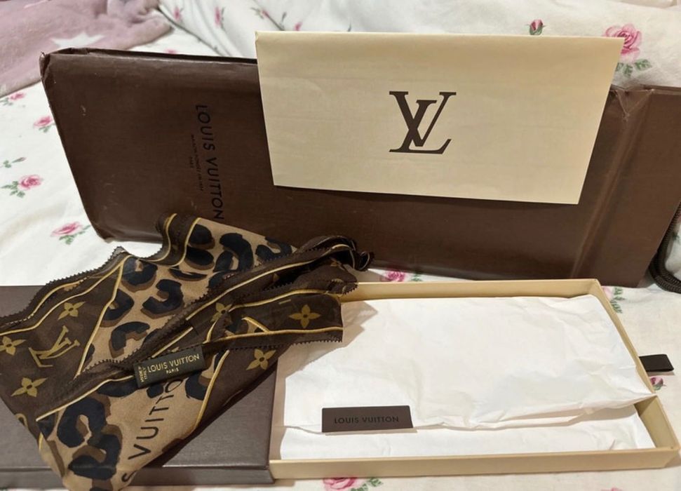 Lenço Louis Vuitton