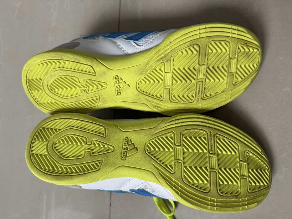 Buty piłkarskie halowe Adidas rozmiar 36