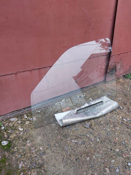 Ліве переднє скло Форд ЕСКОРТ