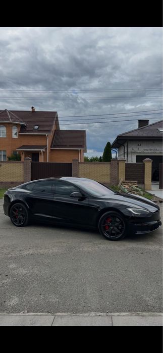 Tesla Model S PLAID 2023 року