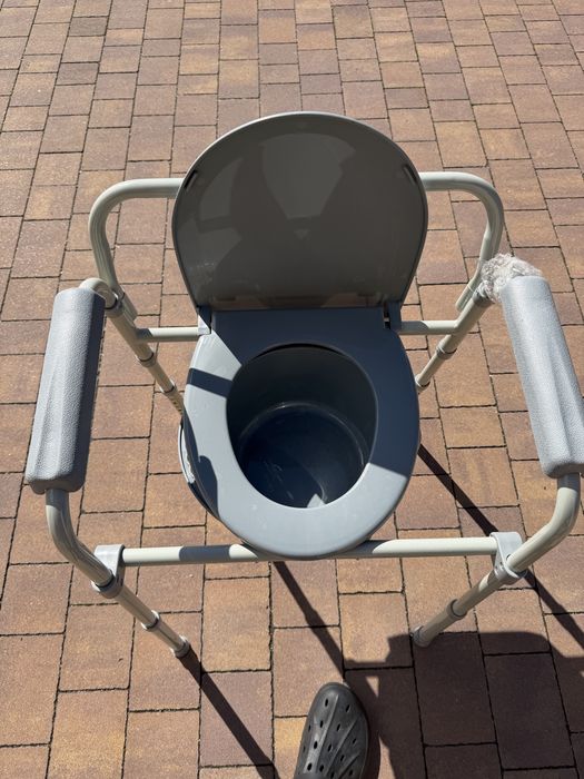 Krzeslo WC toaletowe skladane