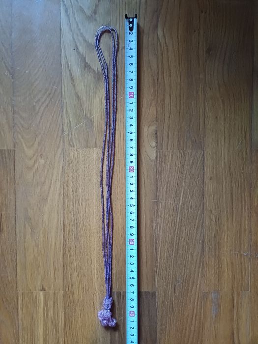 Lindo colar de missangas de cor lilás/roxo