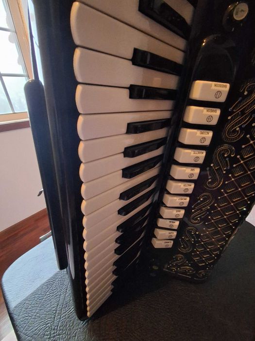 Acordeão Stradella Loreto Super