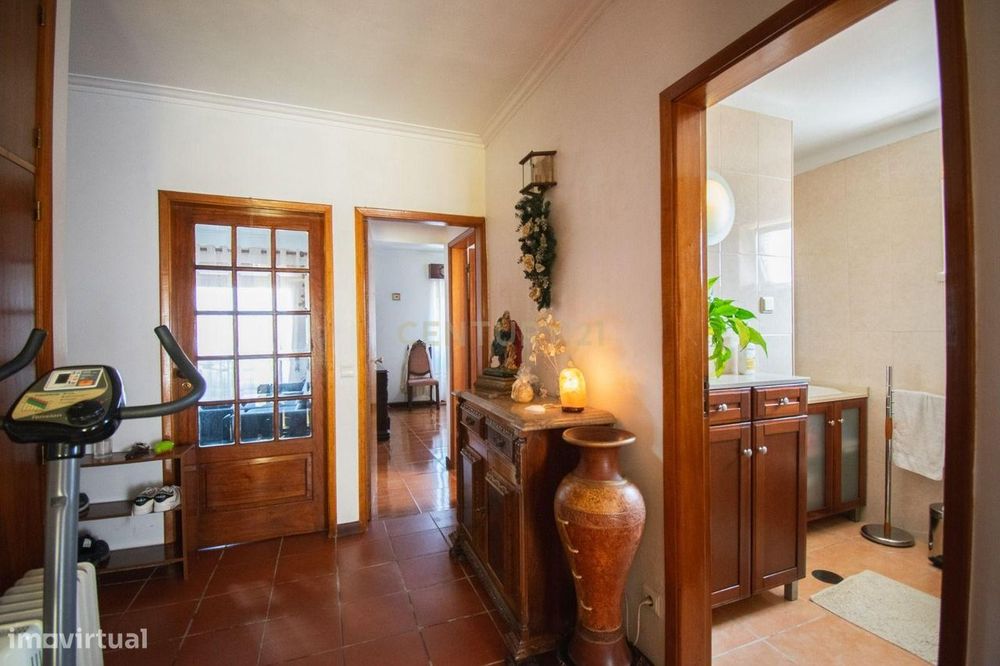 Apartamento T3 + G em S. Martinho do Bispo